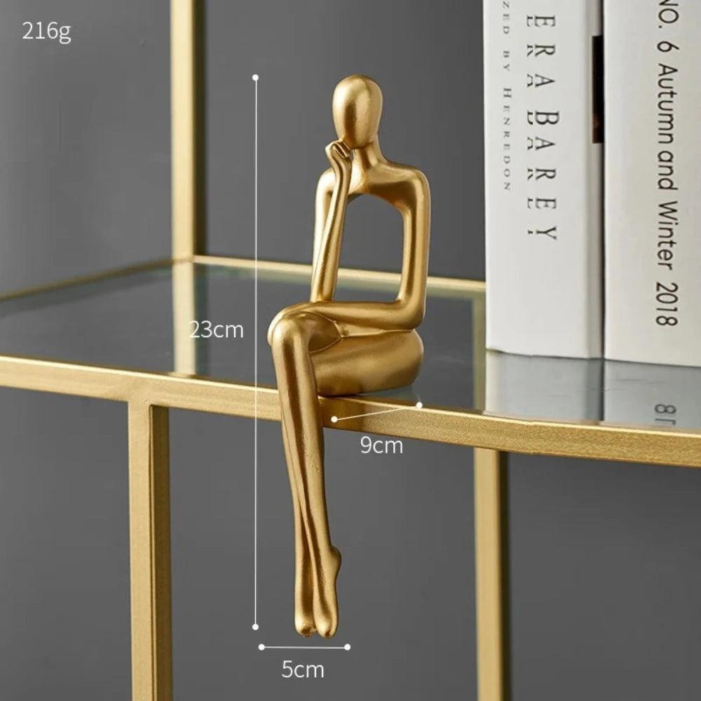 Estatueta Minimalista Dourada Pessoa Abstrata Sentada - Artezare